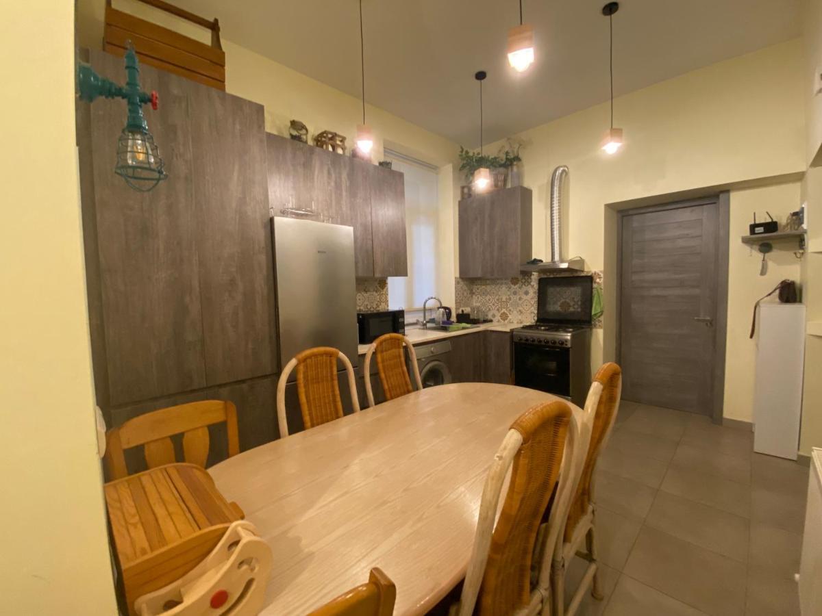 Nice Loft On Uznadze Street Tbilisi Bagian luar foto