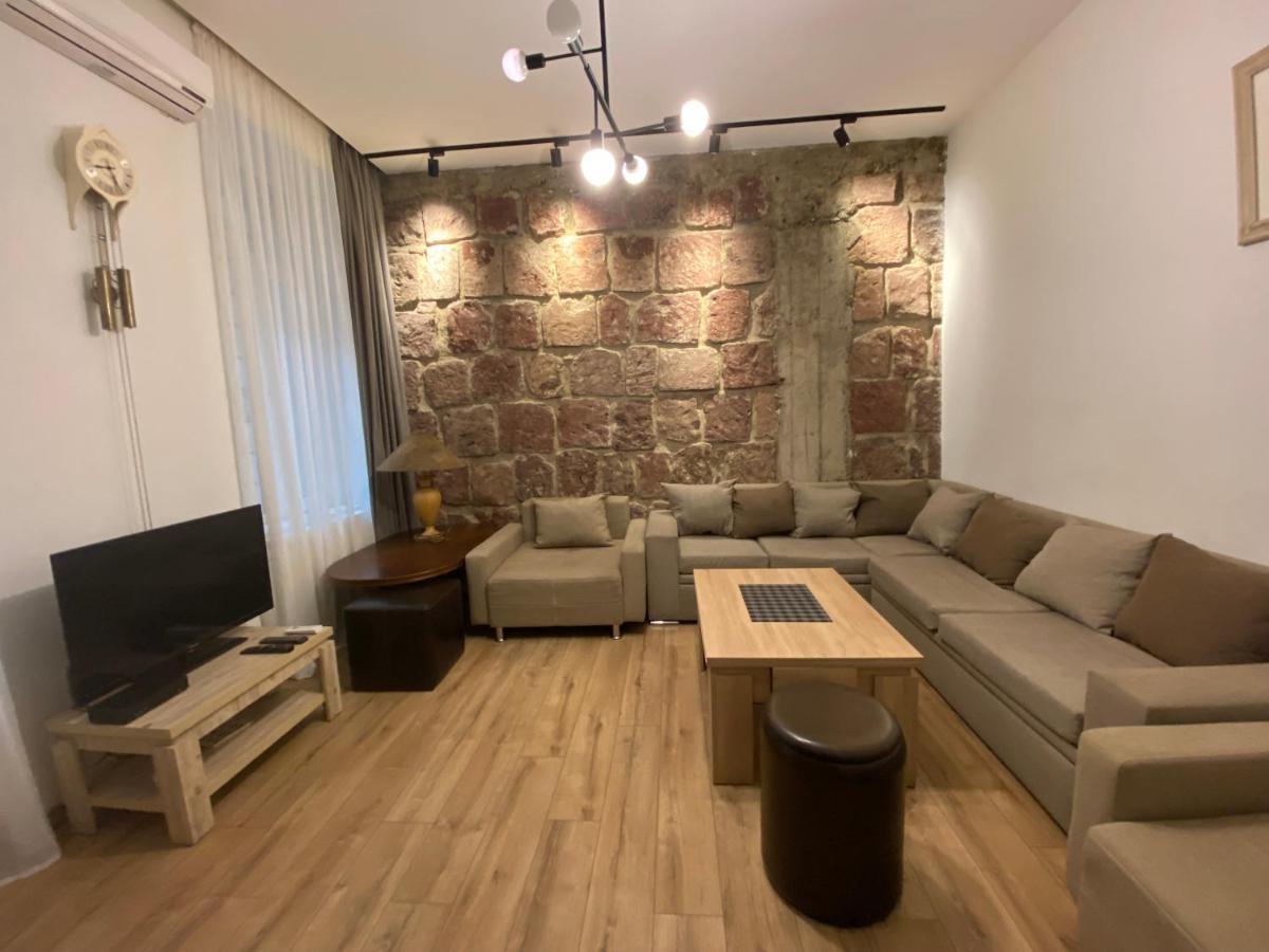 Nice Loft On Uznadze Street Tbilisi Bagian luar foto