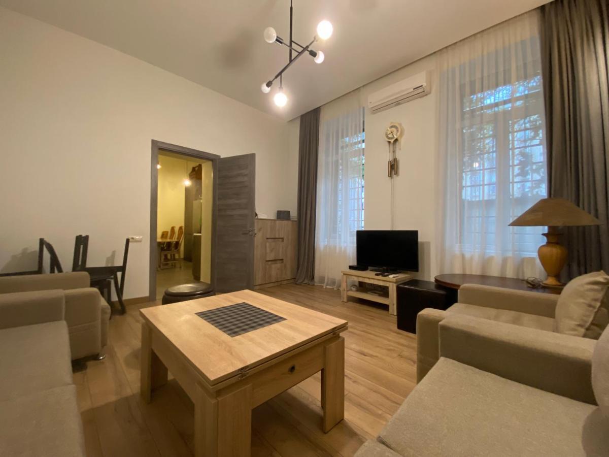 Nice Loft On Uznadze Street Tbilisi Bagian luar foto