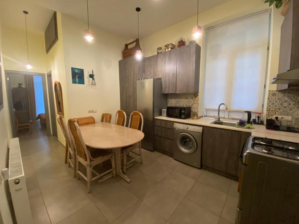 Nice Loft On Uznadze Street Tbilisi Bagian luar foto